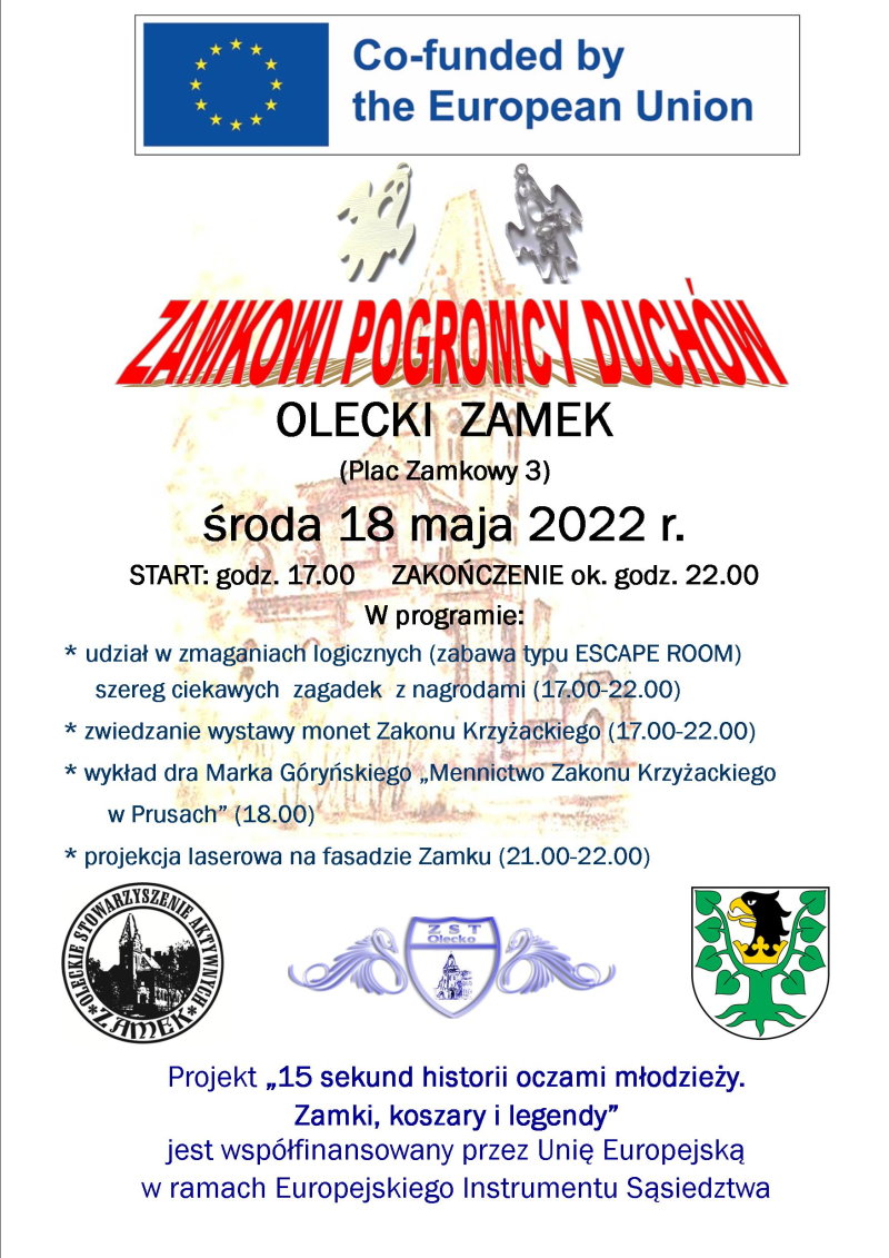 Plakat wydarzenia: Zamkowi Pogromcy Duchów. Odbędzie się w oleckim zamku przy Placu Zamkowym 3 w środę 18 maja 2022 r. Start godz. 17:00, a zakończenie około godz. 22:00. W tle zamek i logotypy: Unii Europejskiej, szkoły, stowarzyszenia i urzędu. Szczegółowy program w notatce nad plakatem.