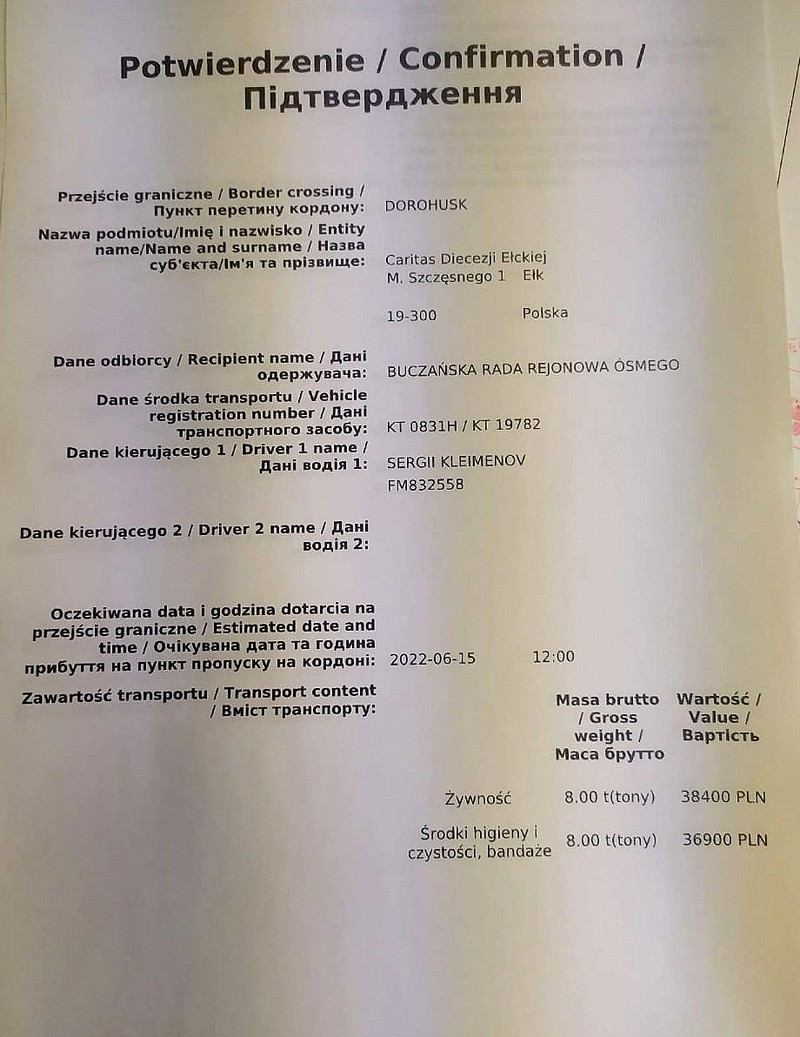 Dokument. Jest on po polsku, angielsku i ukraińsku. To potwierdzenie przejścia granicznego w Dorohusku przez Caritas Diecezji Ełckiej: 15.06.2022 r. o 12. Są w nim dane kierowcy i samochodu. Będzie w nim 16 ton żywności, środków higieny i czystości, bandaży.